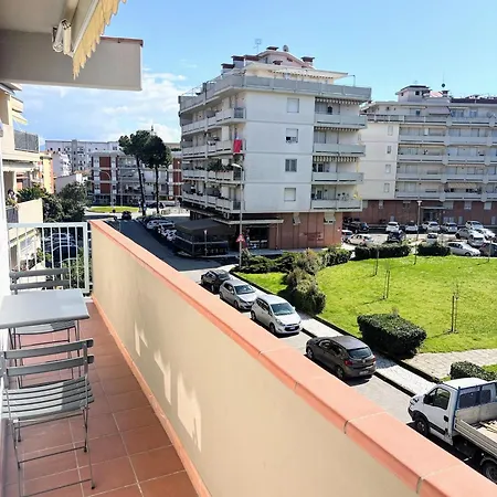 Bright Marina Di - Free Parking דירה קררה